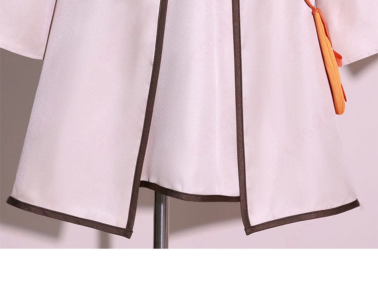 アーニャ・フォージャーのコスプレ衣装、衣裾部分のデザイン詳細。アクセントとなるディテール。