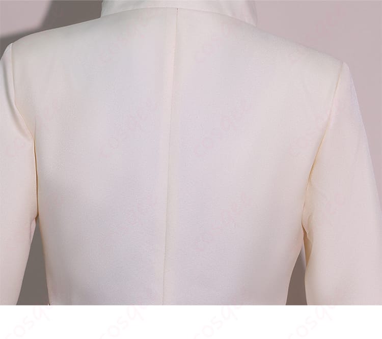 ヨル・フォージャー コスプレ衣装の背面ビュー。背面のディテールまで忠実に再現された衣装。