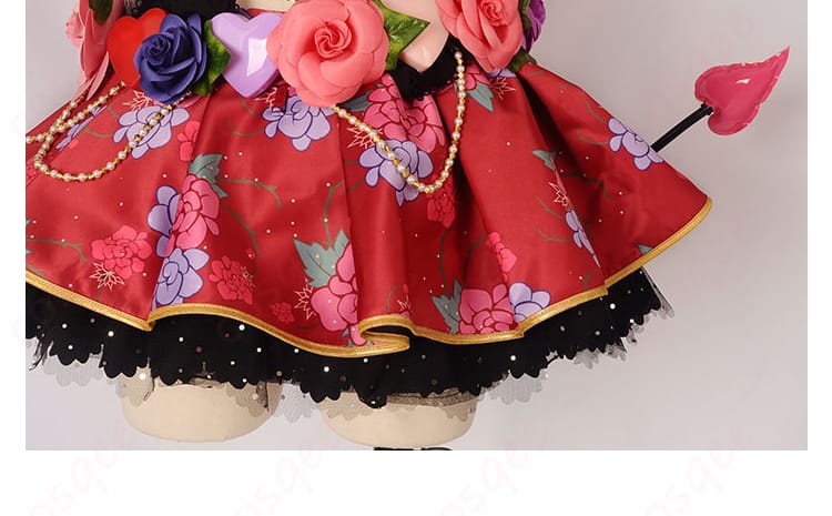 絢瀬絵里のスカート部分の装飾細部。光沢感とディテールが際立つデザイン。