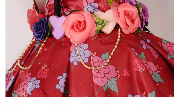 高坂穂乃果のコスプレ衣装のスカート部分の装飾細部。細やかなディテールで魅力をアップ。