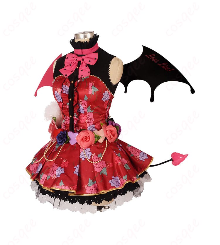 高坂穂乃果コスプレ衣装の側面。細部まで忠実に再現されたデザインをチェック。