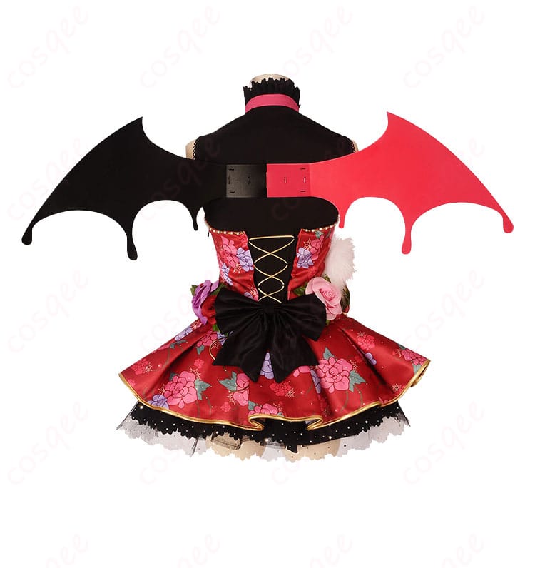 高坂穂乃果の小悪魔編コスプレ衣装の背面写真。背面のディテールとデザインが魅力的。