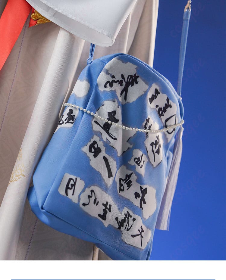 曲娘のコスプレ衣装に合わせたメッセンジャーバッグの詳細。実用的でスタイリッシュ。