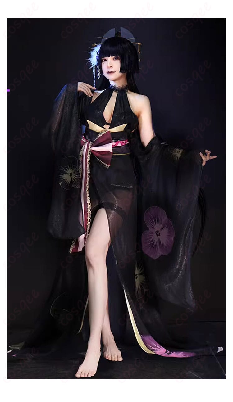 菫のコスプレ衣装「長夜に花」を着た人物の左側画像。リアルな衣装のディテールが際立っています。