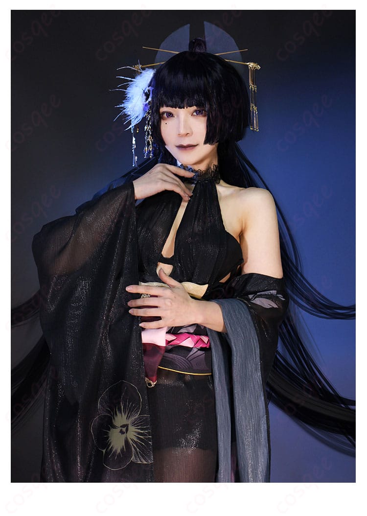 菫のコスプレ衣装「長夜に花」を着た人物の正面画像。コスプレ衣装の魅力が引き立っています。