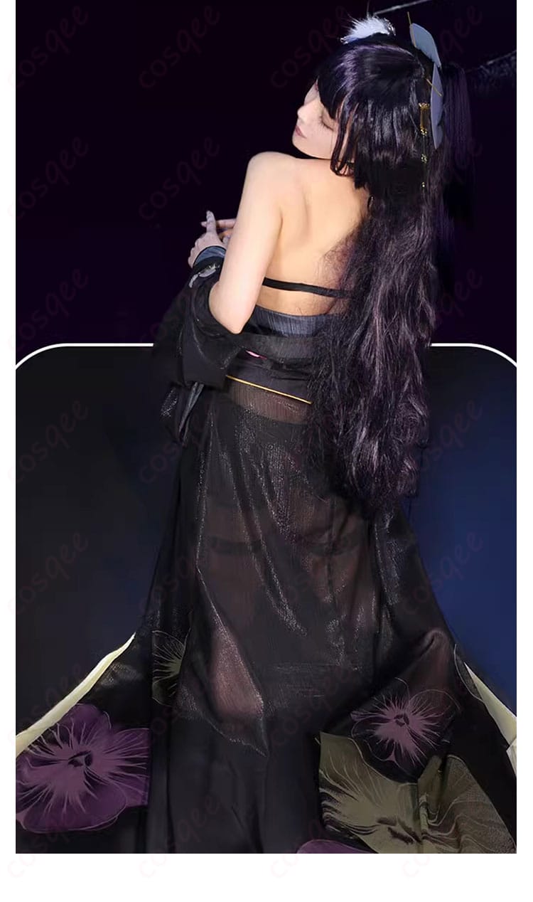 菫のコスプレ衣装「長夜に花」の背面ディテール。細部まで再現された衣装がわかります。