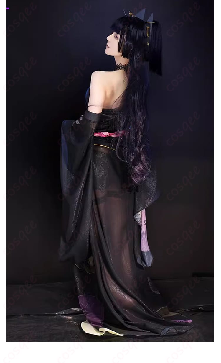 菫のコスプレ衣装「長夜に花」を着た人物の背面画像。衣装の後ろ姿とデザインがわかります。