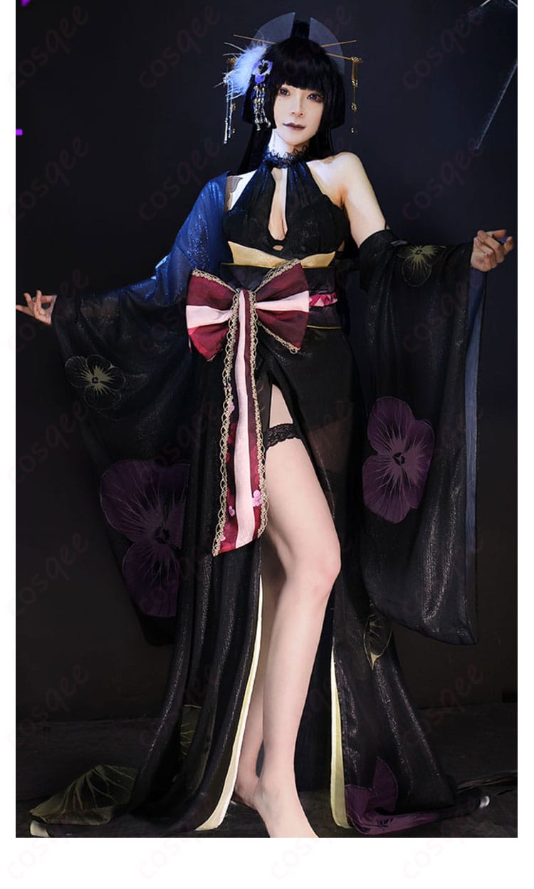 菫のコスプレ衣装「長夜に花」を着た人物の右側画像。衣装の美しいシルエットを確認できます。