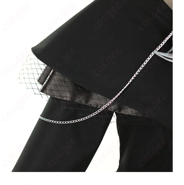 衣装の肩部分の装飾細部。豪華なデザインと高い再現度が魅力的。