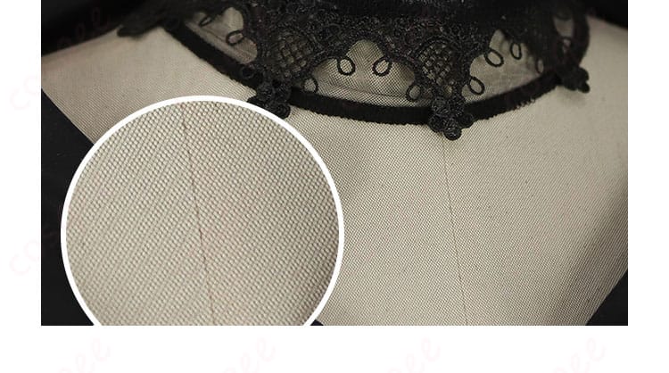 衣装の領口部分にあるメッシュの装飾。軽やかで華やかなデザインが特徴。