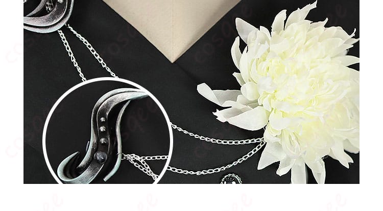 ネクロ・ロギストの衣装の領口装飾。エレガントなデザインが特徴的なコスプレ衣装。