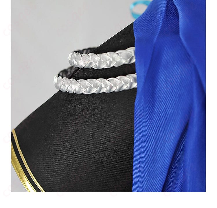 コスプレ衣装の肩飾りの詳細。細部までこだわったデザインが特徴です。