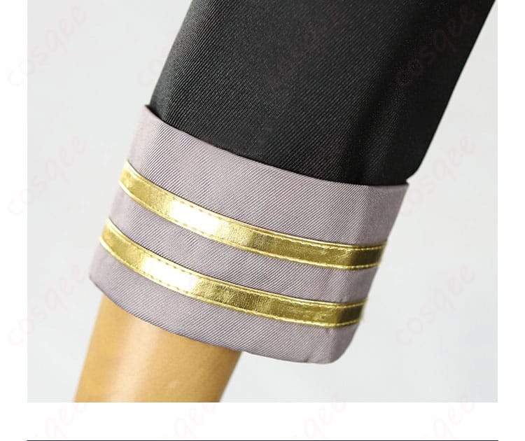 コスプレ衣装の袖部分の装飾ディテール。細部まで丁寧に作り込まれています。