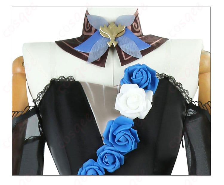 コスプレ衣装の上半身部分の装飾細部。繊細なデザインが特徴です。