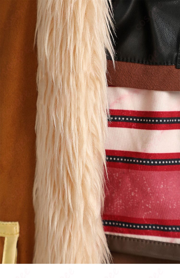 バギーコスプレ衣装の門襟部分の毛皮装飾細部。豪華な毛皮が衣装にアクセントを加える。