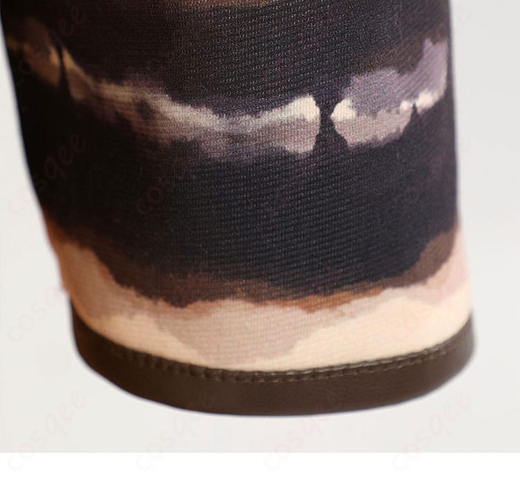 バギーコスプレ衣装の袖口部分のディテール。豪華な装飾が施された袖口。