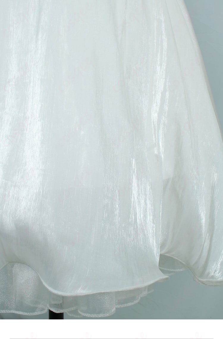 hololive 古石ビジュー コスプレ衣装 スカート前面の裾デザイン詳細。繊細な装飾が映える一着。