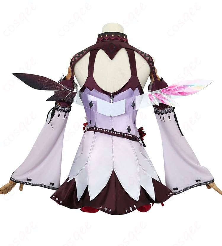 アイリス 2022 Winter コスプレ衣装の背面ビュー。後ろ姿も完璧に再現されています。