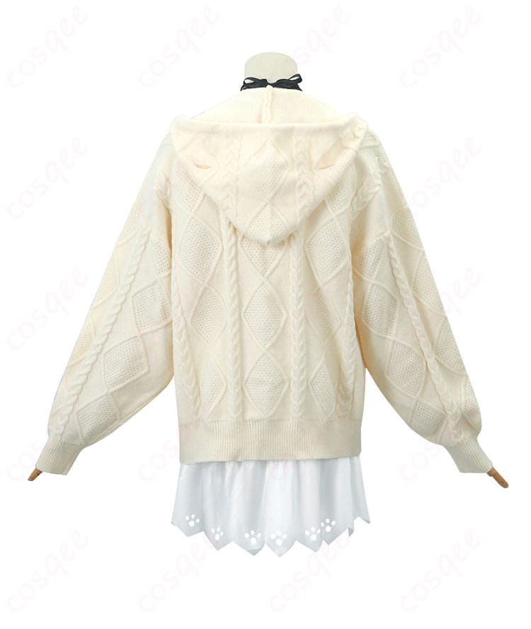 アイリス(IRyS)私服コスプレ衣装の背面ビュー。翼の装飾と全体的なデザインの美しさを強調。