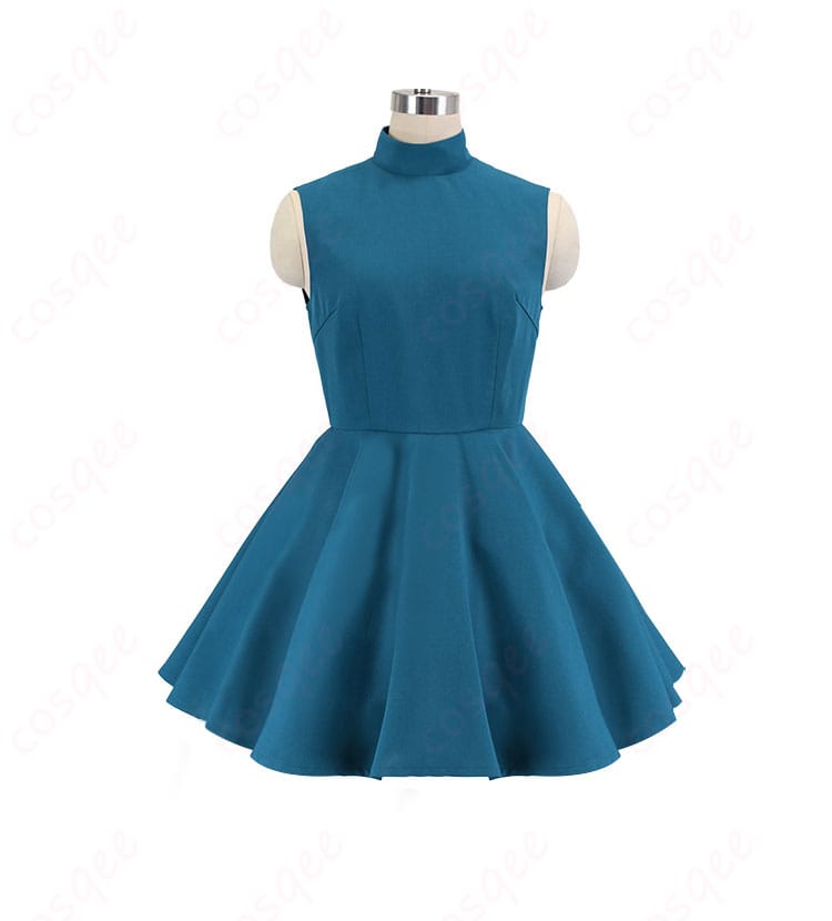 青い衣装のセーラー服、正面から見たデザイン。コスプレイベントに最適。