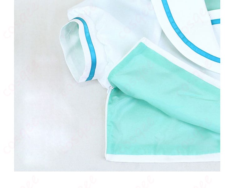 セーラー服外套全体のデザインと品質。高品質なコスプレ衣装の特徴が分かります。