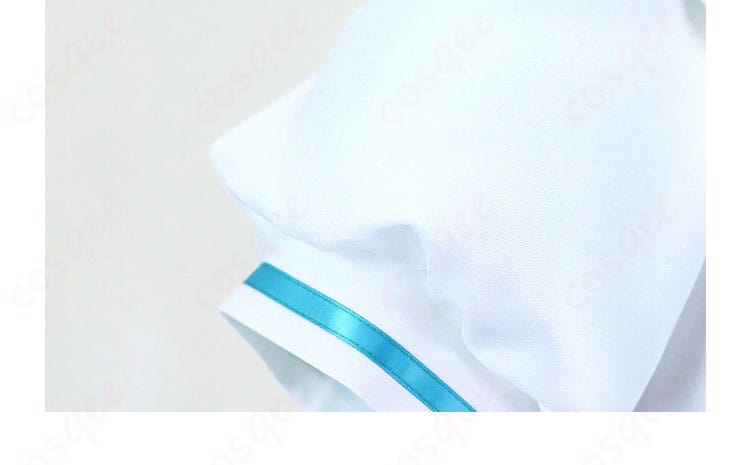 セーラー服外套の袖部分の装飾。細かいデザインが引き立つポイントです。