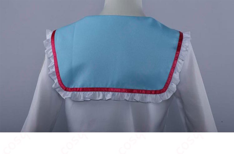 神まほろ コスプレ衣装の背面披肩装飾の詳細。背面にも美しいデザインが施されています。