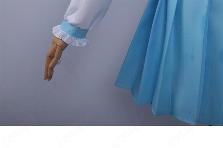 神まほろ コスプレ衣装の袖とスカートの装飾細部。細かいディテールが特徴的で、全体のバランスが完璧です。