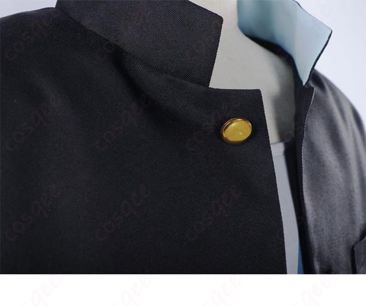 外套の襟部分の詳細。浅観音真宝の個性を引き立てる、精緻なデザインです。