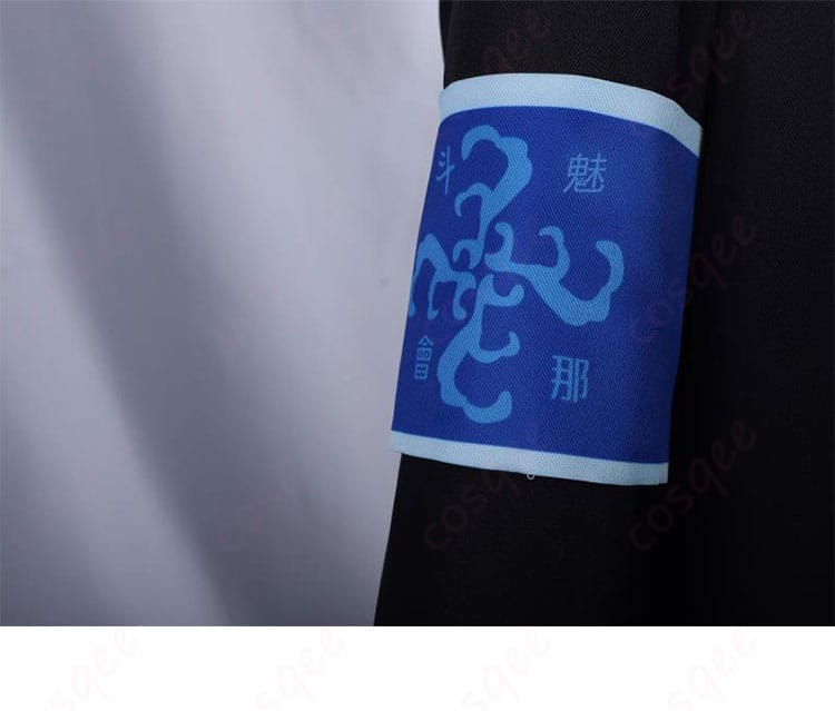 肩と袖の装飾部分の詳細。エレガントなデザインと精緻なディテールが特徴です。