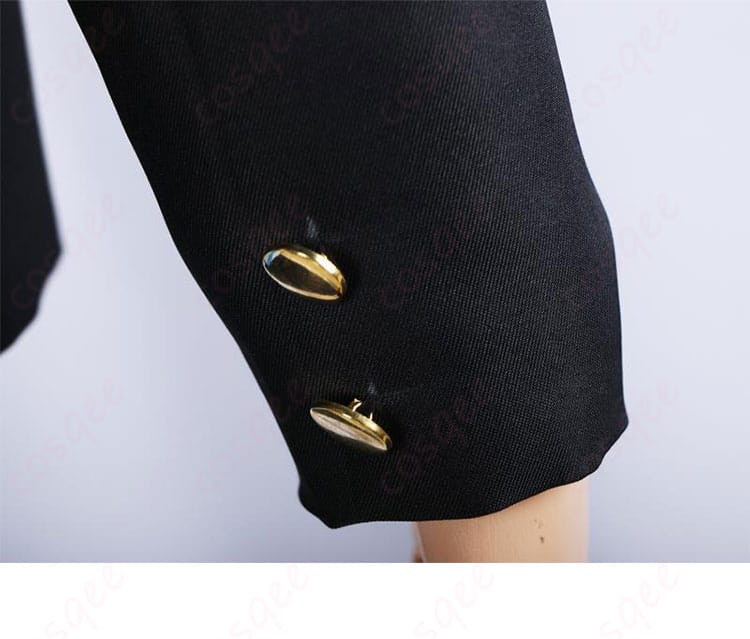 袖口部分のボタン装飾。デザインにこだわり、細かいパーツも美しく仕上げています。