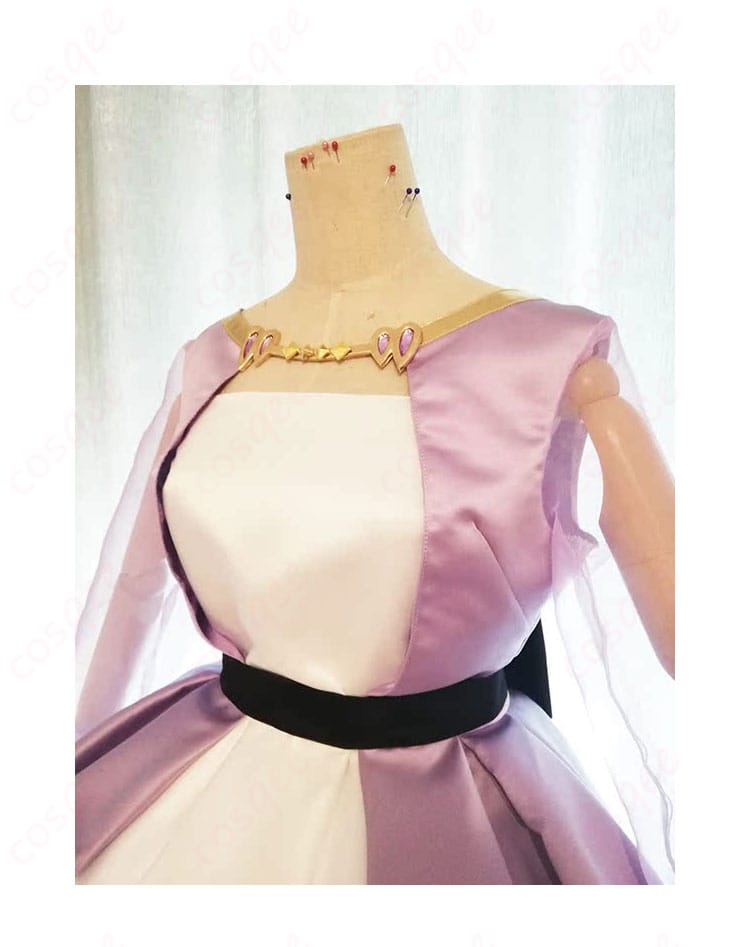 美山鈴音 コスプレ衣装 上衣部分の装飾細部。精巧な刺繍とデザインが特徴。