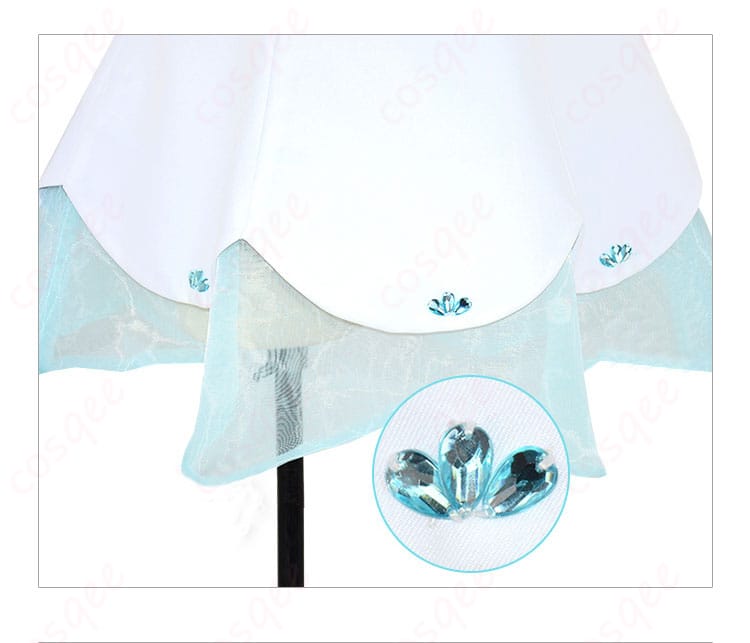 リーリエのコスプレ衣装のスカートの裾の装飾のアップ画像。細部までこだわったデザイン。