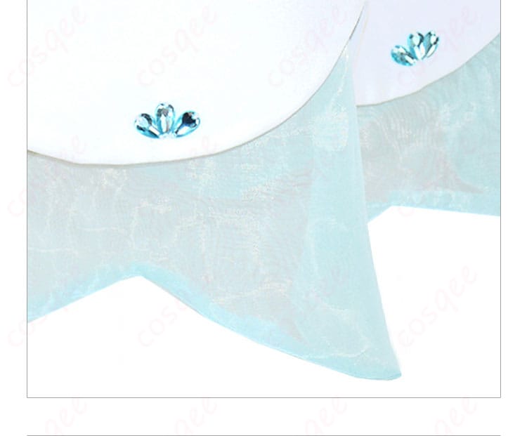 コスプレ衣装のスカートの下部の装飾ディテール画像。繊細な刺繍と装飾が特徴。