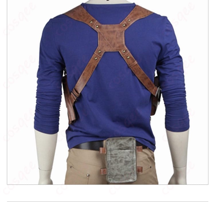 コスプレ衣装のベルトと腰袋のディテール。アクセサリーとして、リアルなデザインで再現されています。