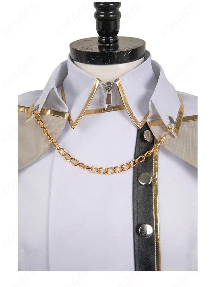 衣装の領口部分、ブルーロックのキャラクターに忠実な装飾が施されています。