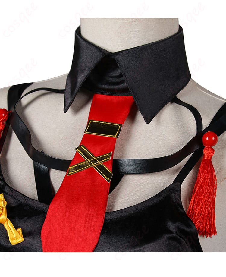 アークナイツ シー コスプレ衣装 领口装饰细节图 - 衣装の特徴的な領口装飾、花模様の刺繍やアクセサリーが引き立つデザイン