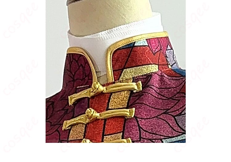 黒川イザナ衣装の領口部分の装飾、精緻な刺繍が特徴