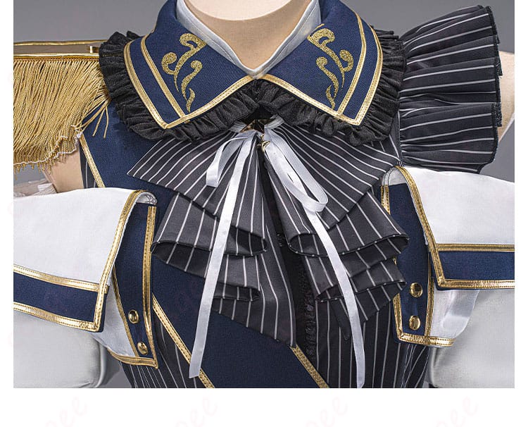 衣装の衣領部分の装飾ディテール。美しいデザインが光るポイント。