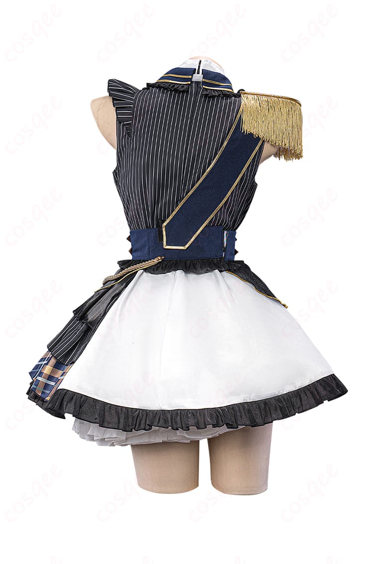 コスプレ衣装の背面ディテール。背中の装飾に注目。