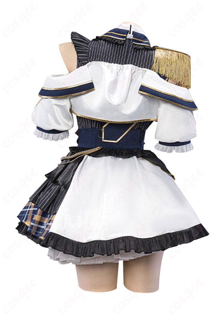 有馬かなのコスプレ衣装の背面。美しいラインとリアルな再現をチェック。