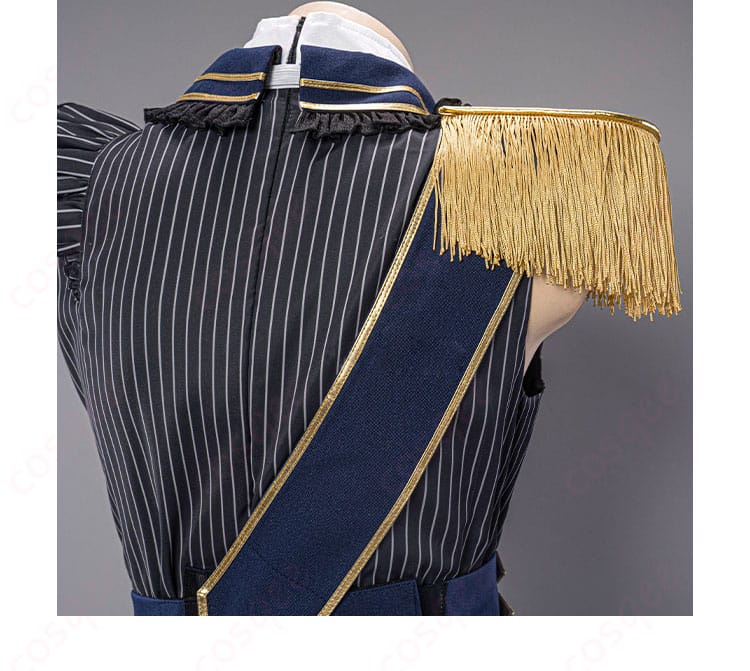 衣装の背面装飾ディテール。背中のデザインが際立っています。