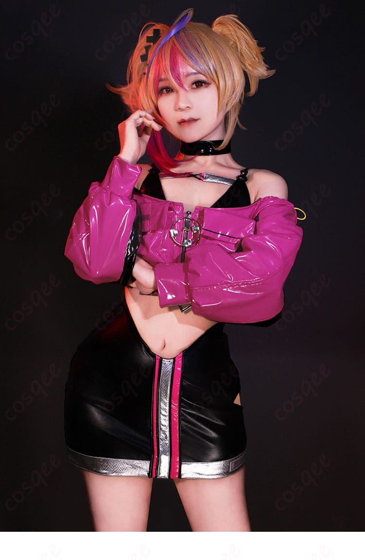 無期迷途 ニノ キャラクターコスプレを着た人物の写真。シンプルでありながら迫力のある衣装。