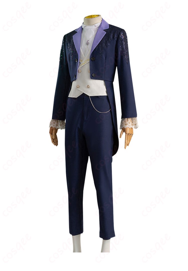 ホムラ コスプレ衣装 サイドビュー - 胸元の飾りとコートのディテール。