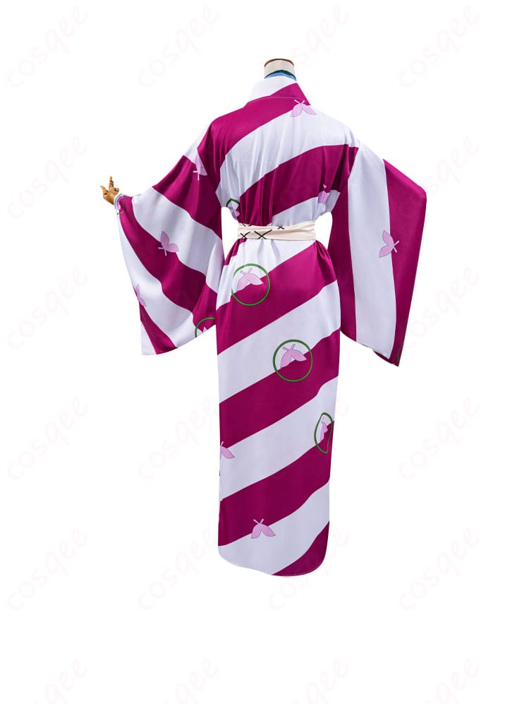 犬夜叉 神楽 コスプレ衣装 背面画像。背面のディテールとデザインがしっかりと表現された美しい仕上がり。