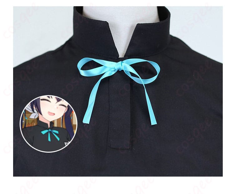 コスプレ衣装の襟元にあるブルーの蝶リボン装飾。可愛いデザインが特徴。