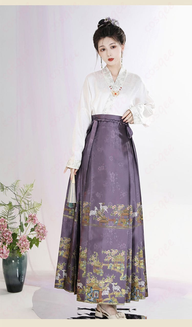 紫色の中華風コスプレ衣装を着た人物の画像。美しい色合いとシルエット。