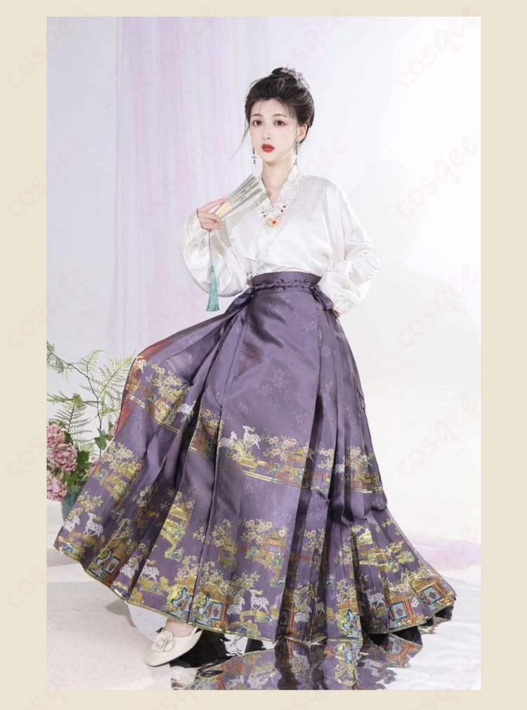 中華風コスプレ衣装を着た人物が座っているシーン。リラックスした姿勢で美しさを際立たせる。