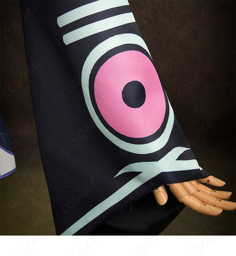 衣袖に施されたグラフィック装飾の詳細画像