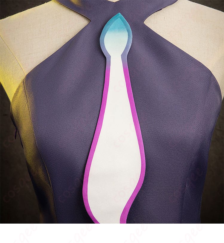 胸前の装飾の詳細画像